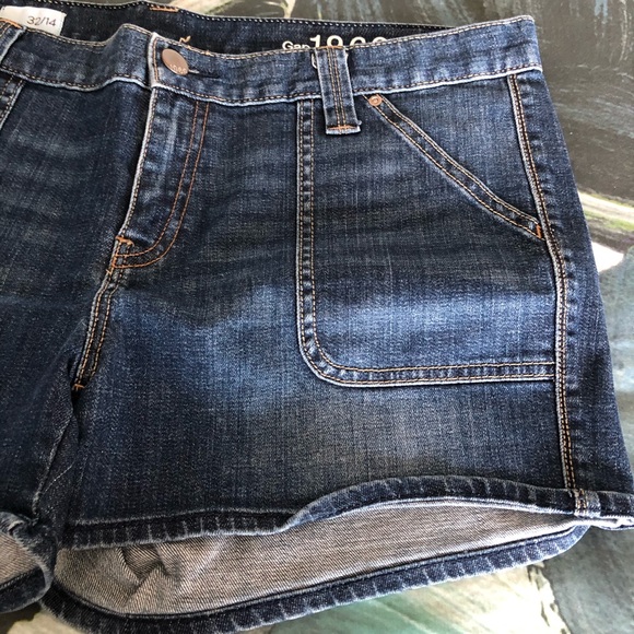 Gap denim shorts with back flap pockets size 32 - Picture 3 of 9
